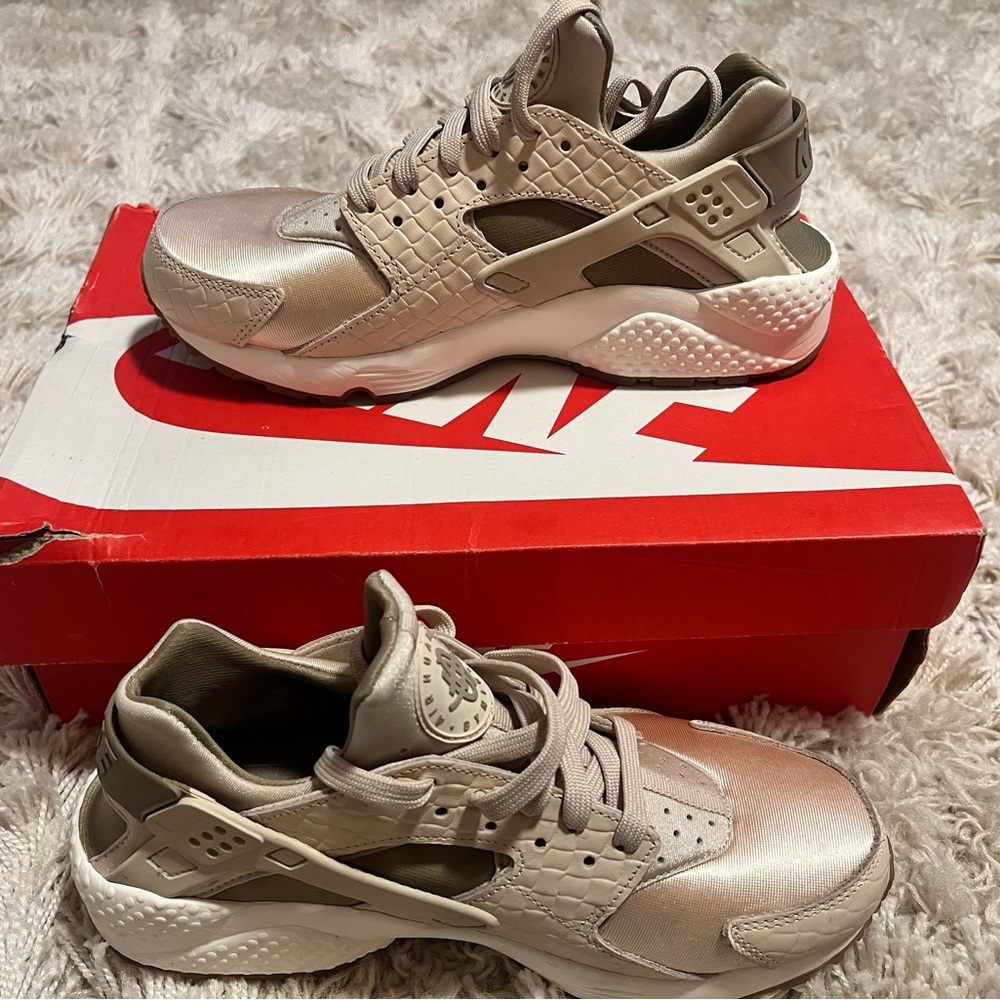 Nike Air Huarache Run Women’s Sz 10